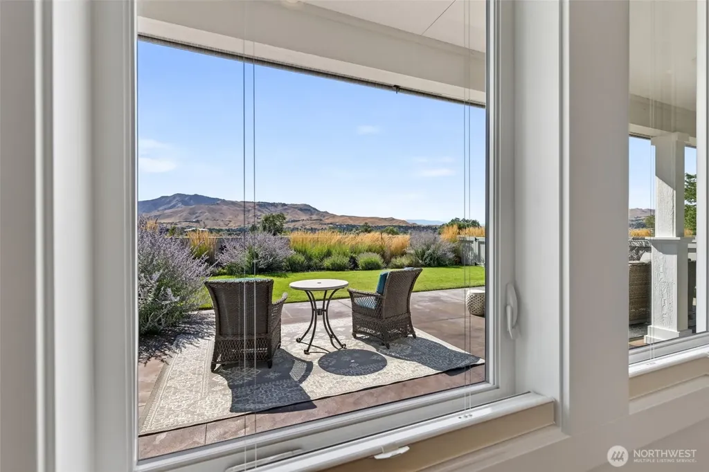 2452 NW Columbia Avenue East Wenatchee WA 98802