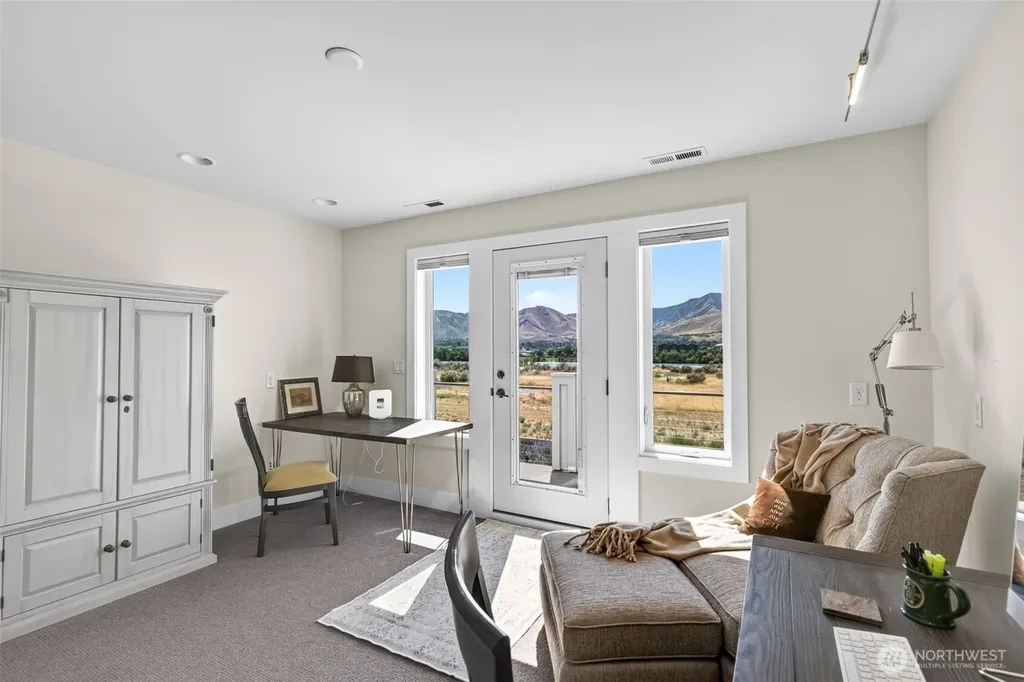 2452 NW Columbia Avenue East Wenatchee WA 98802