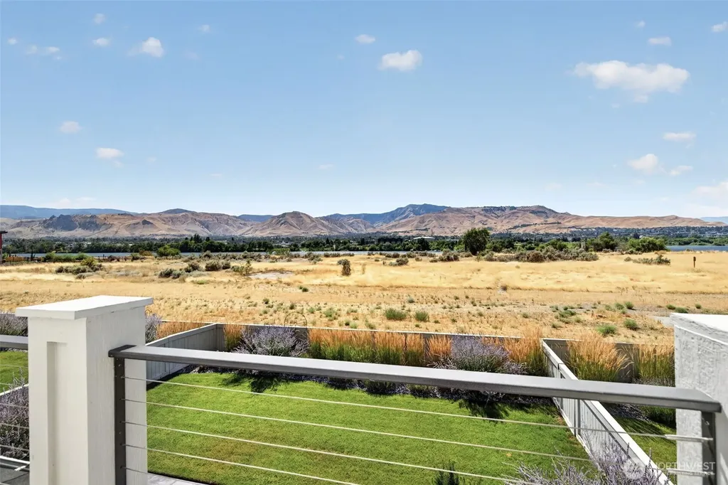2452 NW Columbia Avenue East Wenatchee WA 98802