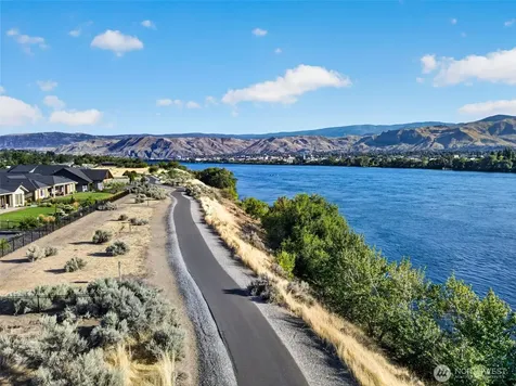 2452 NW Columbia Avenue East Wenatchee WA 98802