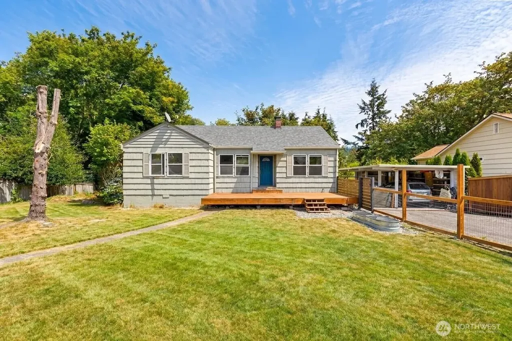 307 4th Street Steilacoom WA 98388