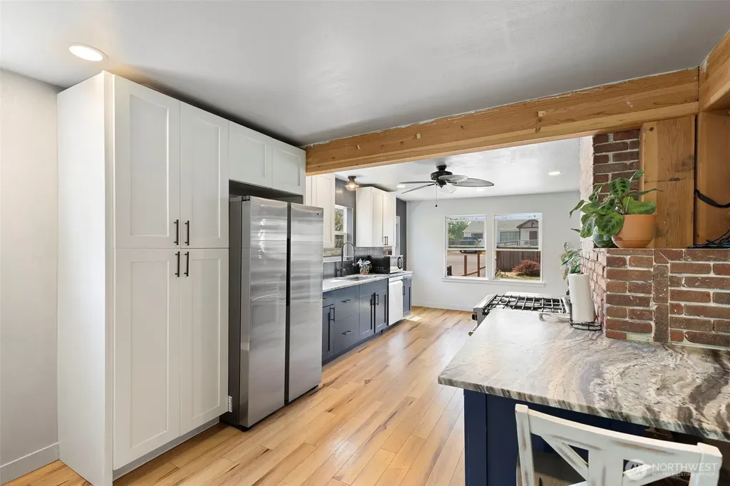 307 4th Street Steilacoom WA 98388