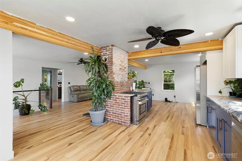 307 4th Street Steilacoom WA 98388