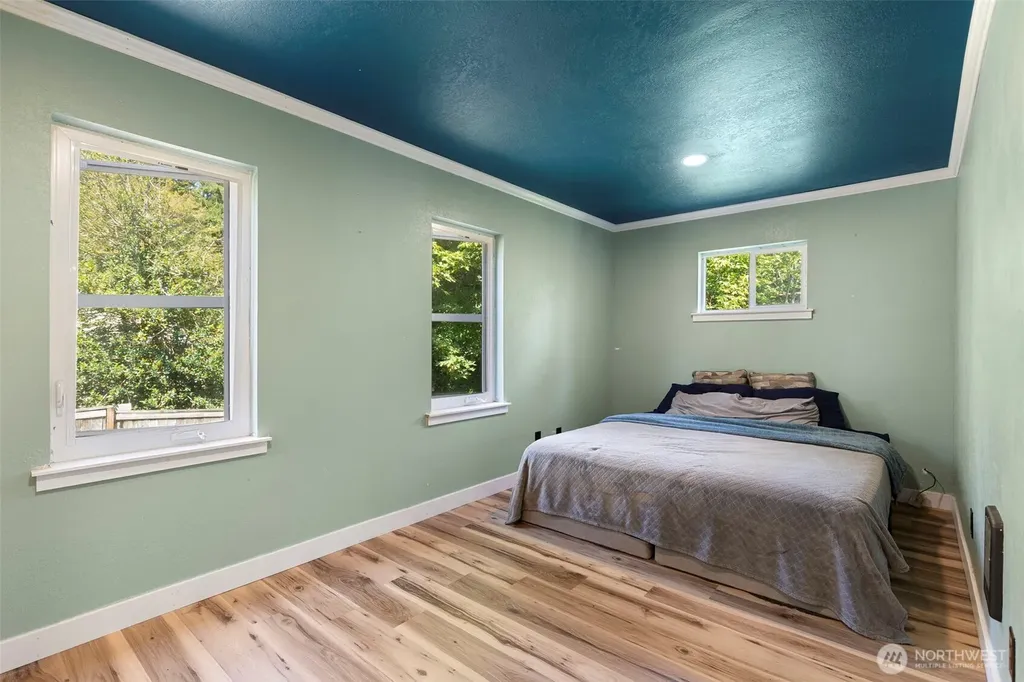307 4th Street Steilacoom WA 98388