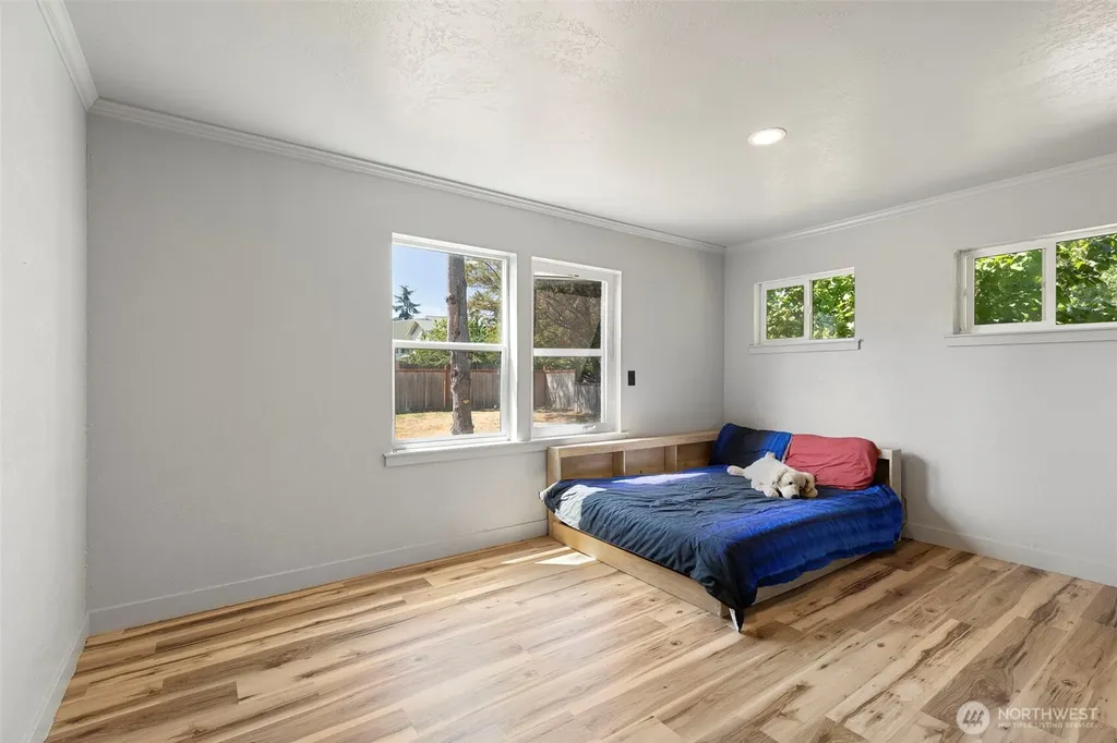 307 4th Street Steilacoom WA 98388
