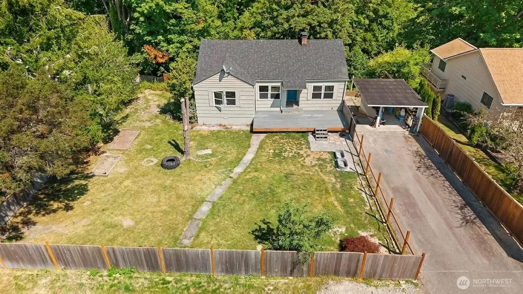 307 4th Street Steilacoom WA 98388