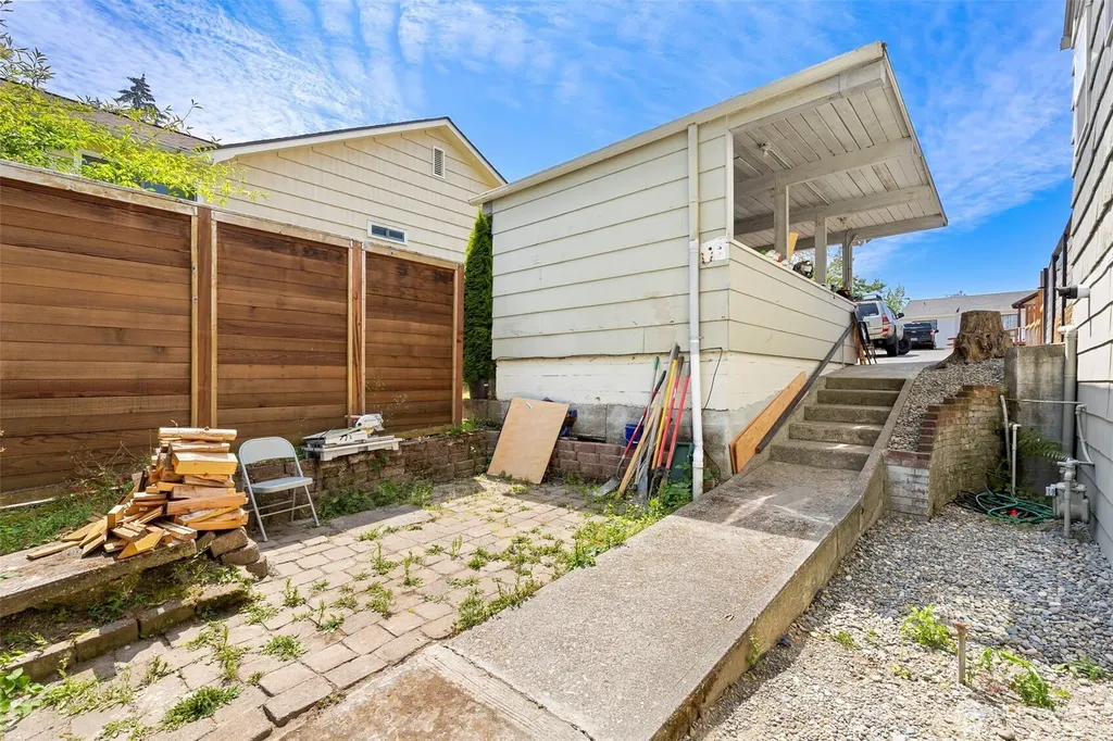 307 4th Street Steilacoom WA 98388