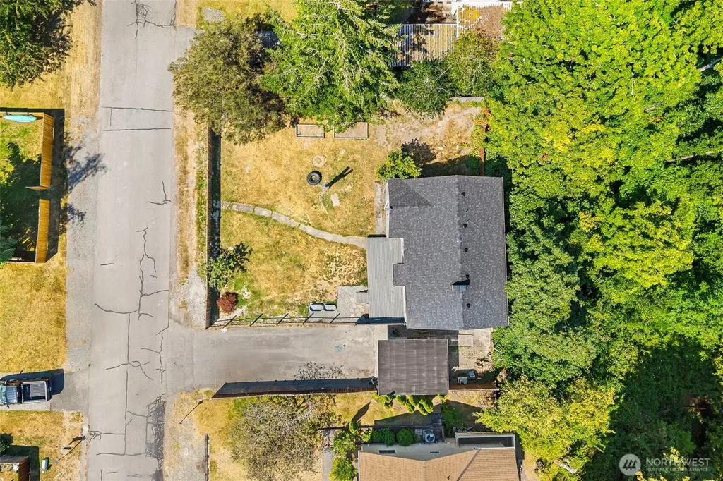307 4th Street Steilacoom WA 98388