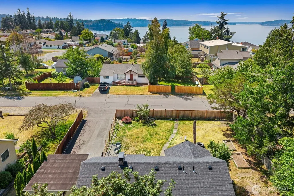 307 4th Street Steilacoom WA 98388