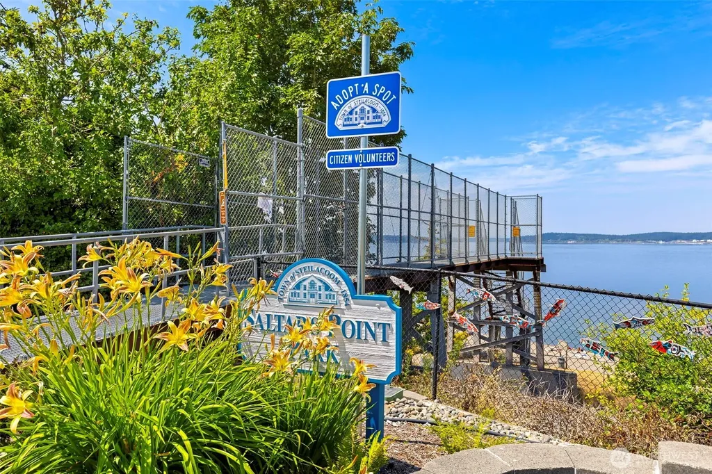 307 4th Street Steilacoom WA 98388
