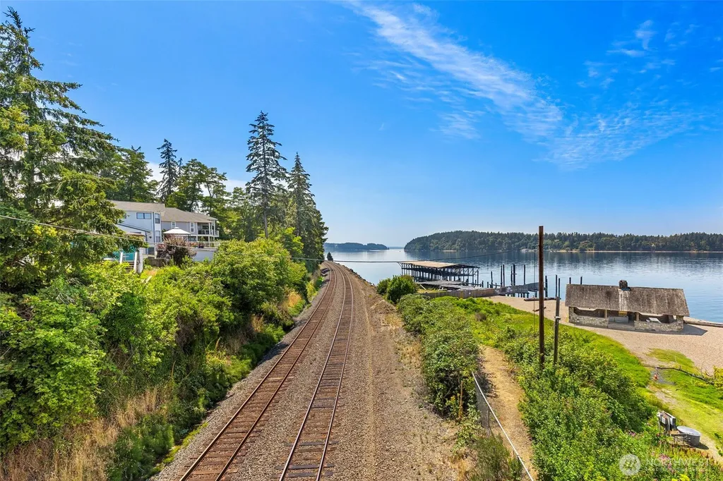 307 4th Street Steilacoom WA 98388