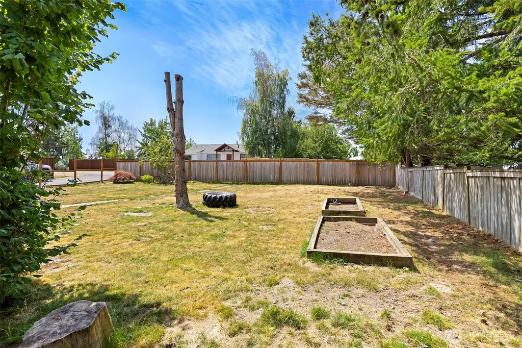 307 4th Street Steilacoom WA 98388