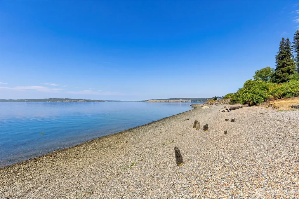 307 4th Street Steilacoom WA 98388