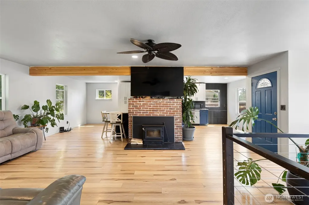 307 4th Street Steilacoom WA 98388