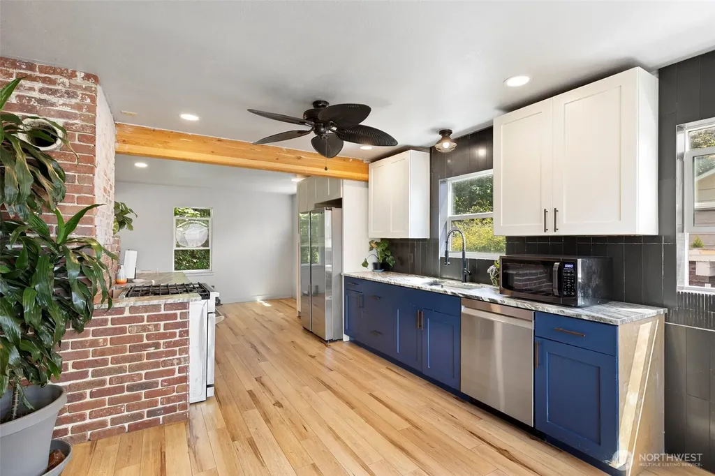 307 4th Street Steilacoom WA 98388