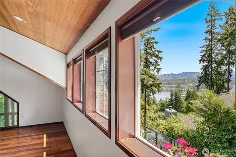 4739 Fernridge Lane Mercer Island WA 98040