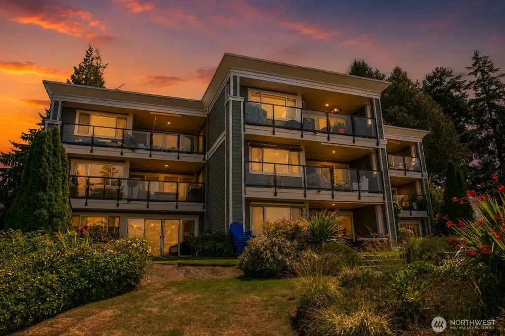 6620 Lake Washington Boulevard NE Kirkland WA 98033