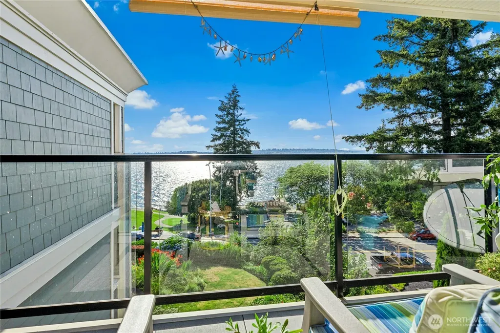 6620 Lake Washington Boulevard NE Kirkland WA 98033