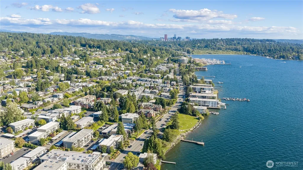6620 Lake Washington Boulevard NE Kirkland WA 98033