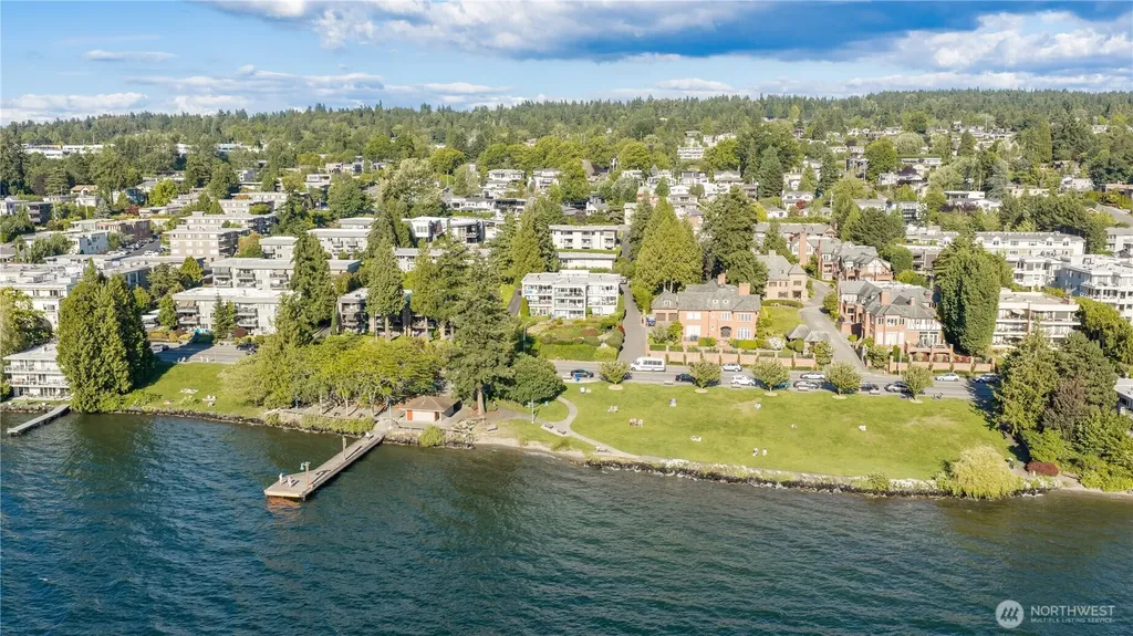 6620 Lake Washington Boulevard NE Kirkland WA 98033