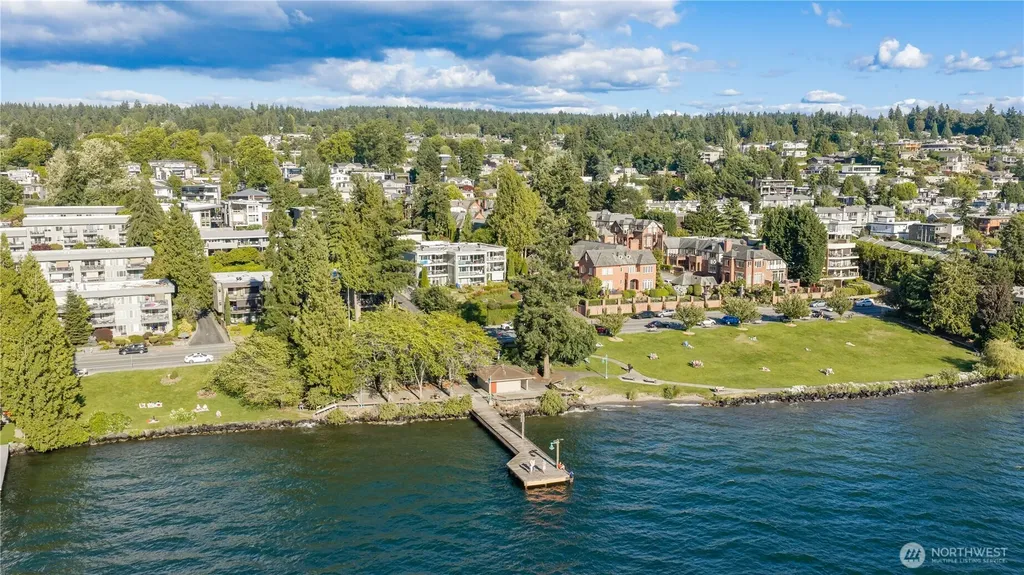 6620 Lake Washington Boulevard NE Kirkland WA 98033