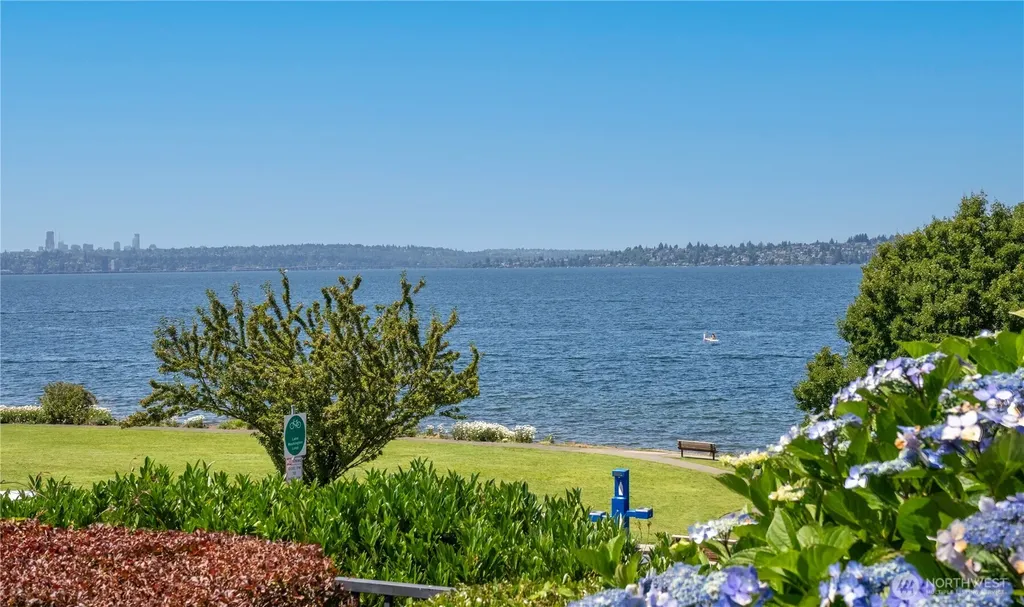 6620 Lake Washington Boulevard NE Kirkland WA 98033