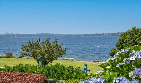 6620 Lake Washington Boulevard NE Kirkland WA 98033