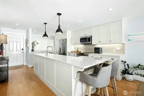 6620 Lake Washington Boulevard NE Kirkland WA 98033