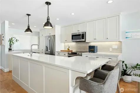 6620 Lake Washington Boulevard NE Kirkland WA 98033
