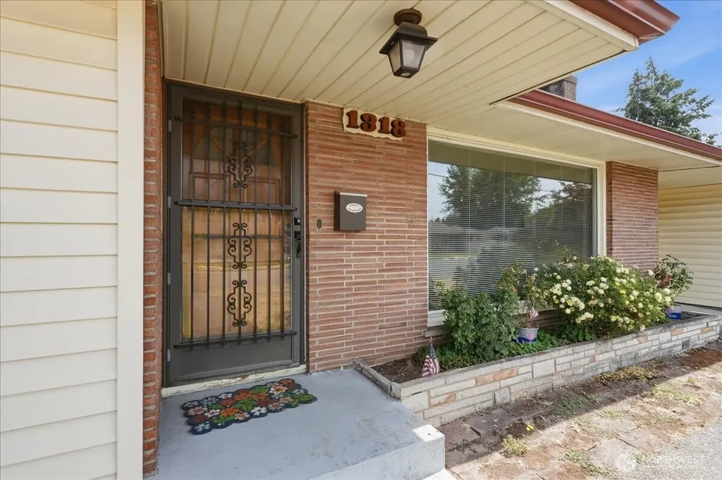 1318 F Street SE Auburn WA 98002
