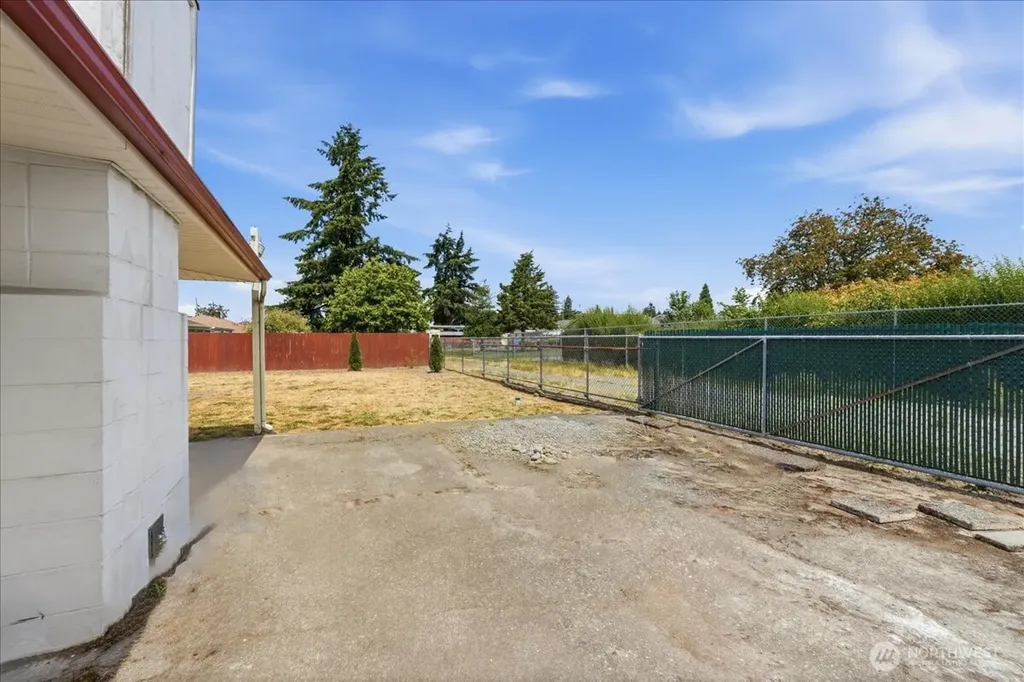 1318 F Street SE Auburn WA 98002