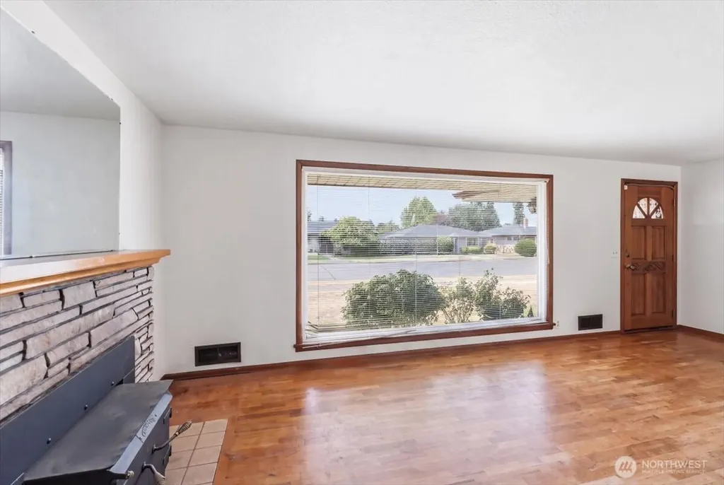 1318 F Street SE Auburn WA 98002