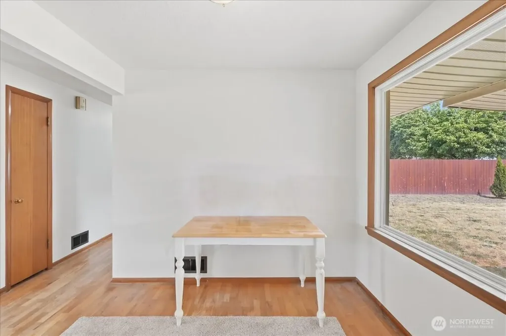 1318 F Street SE Auburn WA 98002