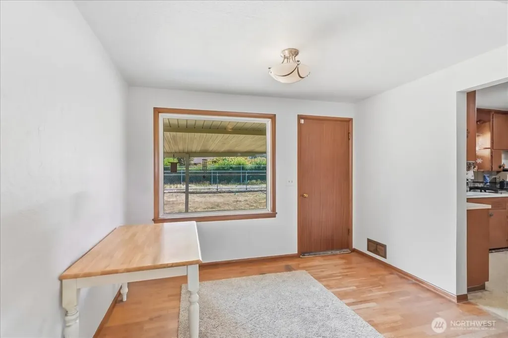 1318 F Street SE Auburn WA 98002