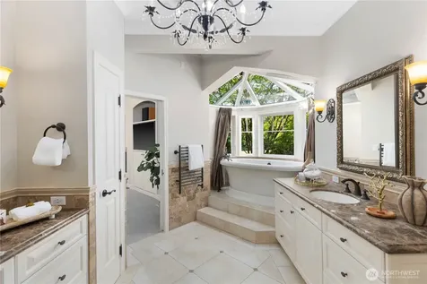 905 250th Avenue NE Sammamish WA 98074
