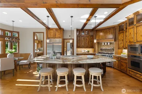 905 250th Avenue NE Sammamish WA 98074