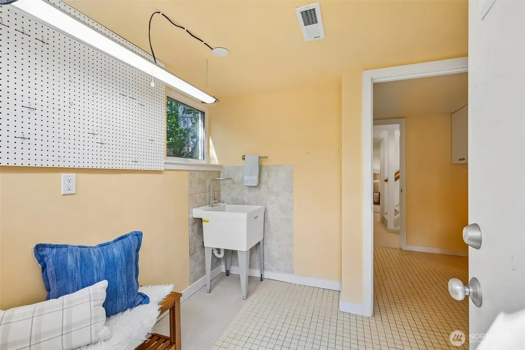 5248 17th Avenue NE Seattle WA 98105