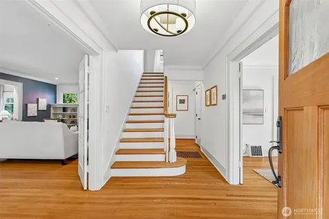5248 17th Avenue NE Seattle WA 98105
