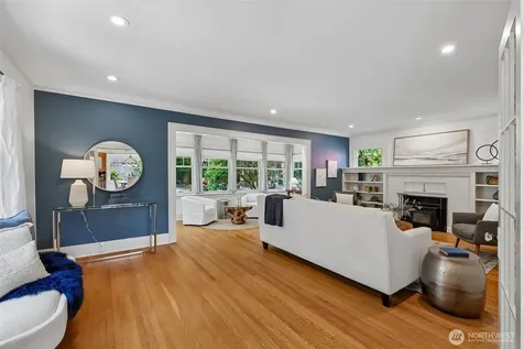 5248 17th Avenue NE Seattle WA 98105