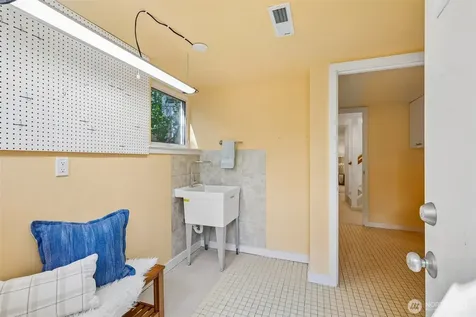 5248 17th Avenue NE Seattle WA 98105