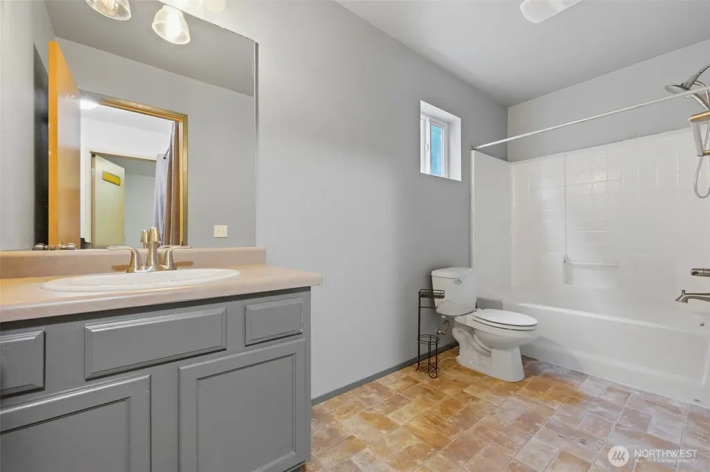 21284 Brevik Place NW Poulsbo WA 98370