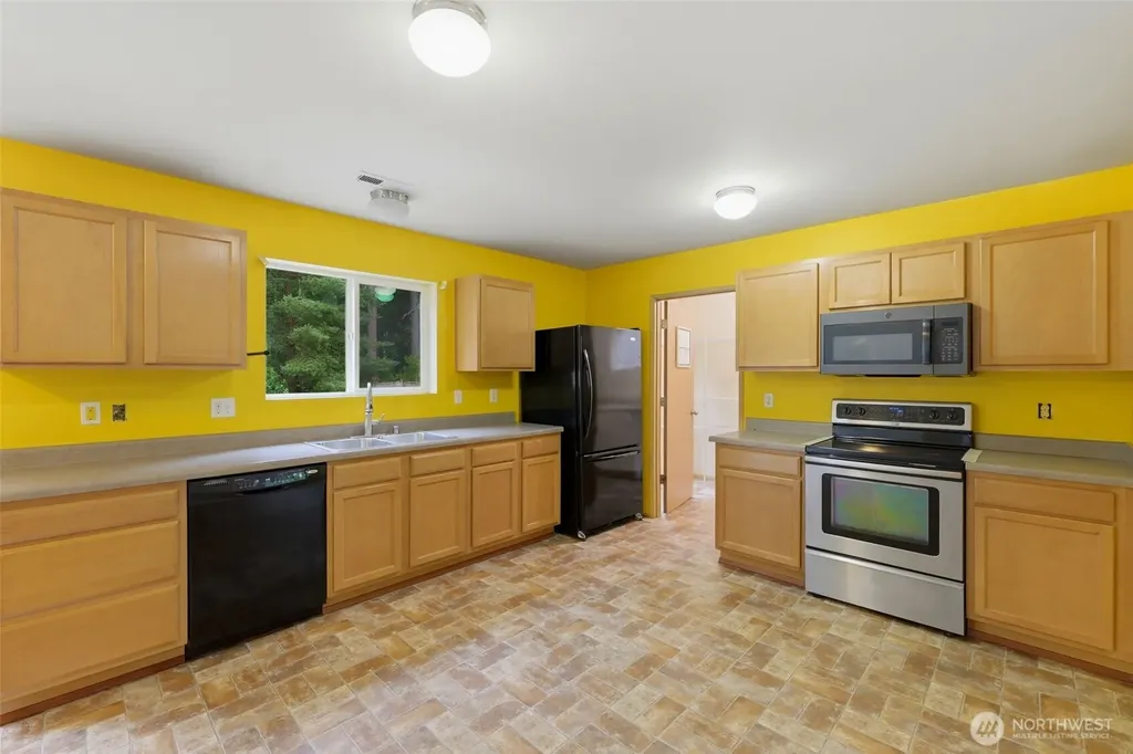 21284 Brevik Place NW Poulsbo WA 98370