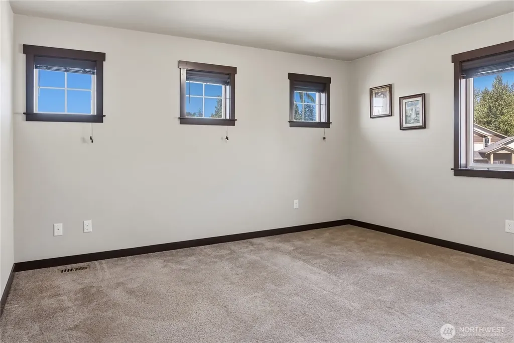 301 Barry Loop Mount Vernon WA 98274