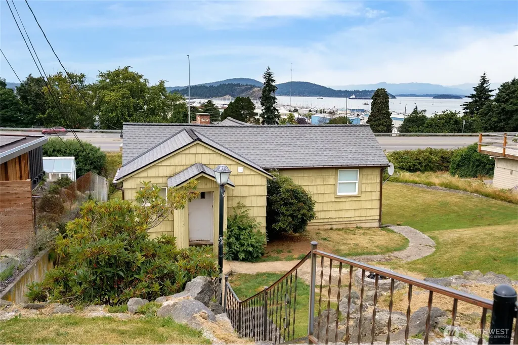 616 37th Street Anacortes WA 98221