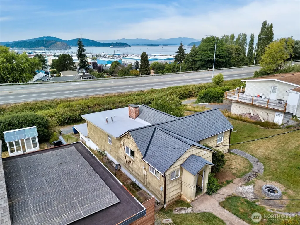 616 37th Street Anacortes WA 98221