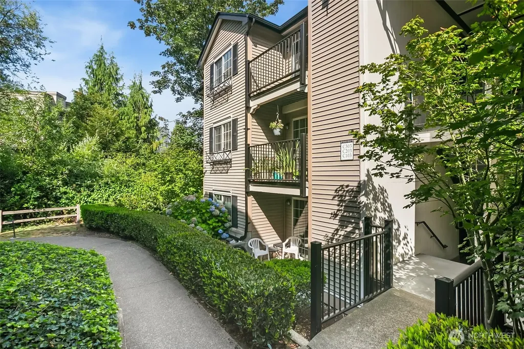 221 9th Street Kirkland WA 98033