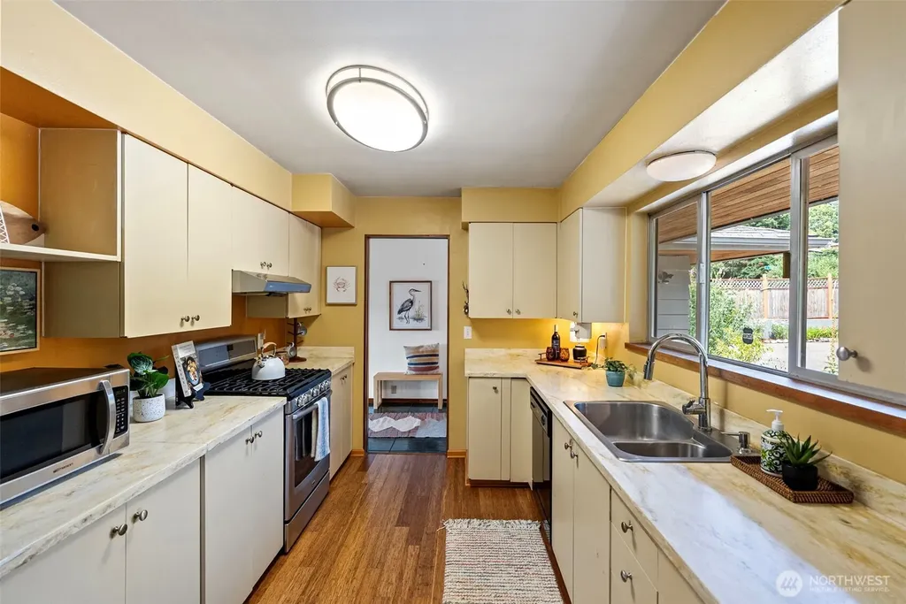 18146 9th Avenue NE Poulsbo WA 98370