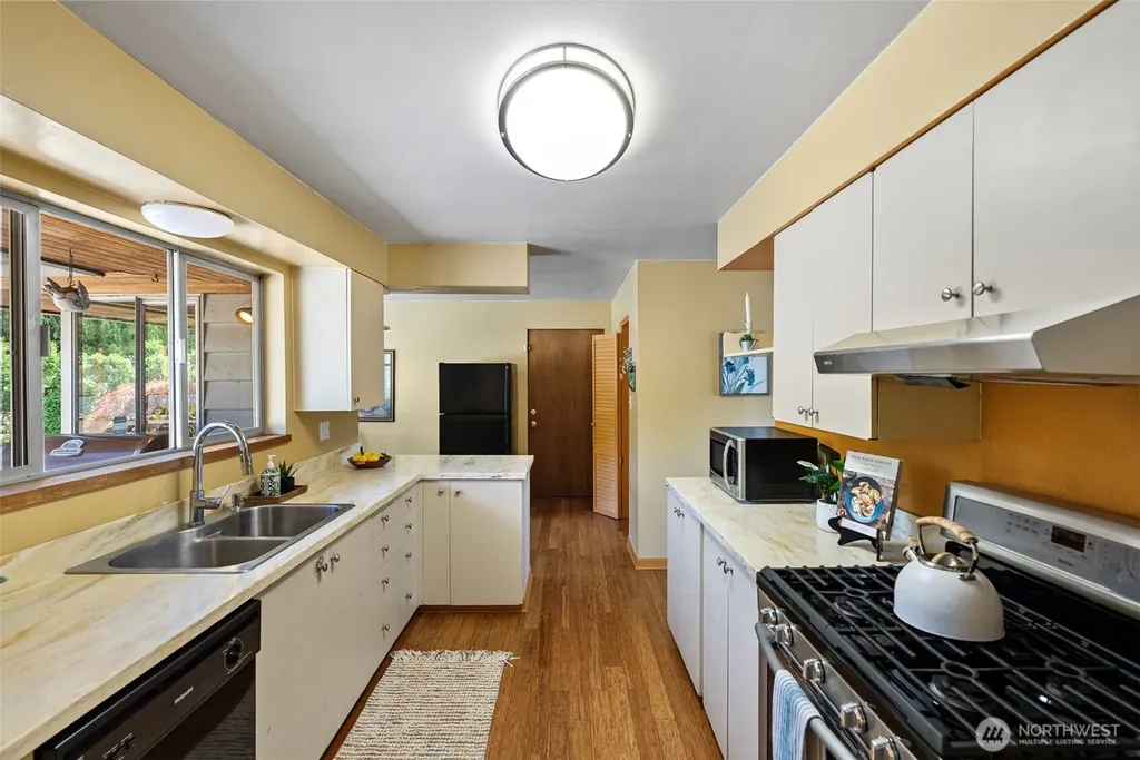 18146 9th Avenue NE Poulsbo WA 98370