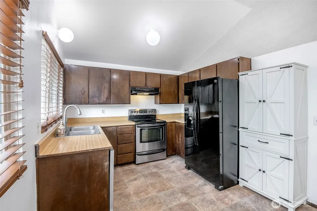 30031 45th Place S Auburn WA 98001