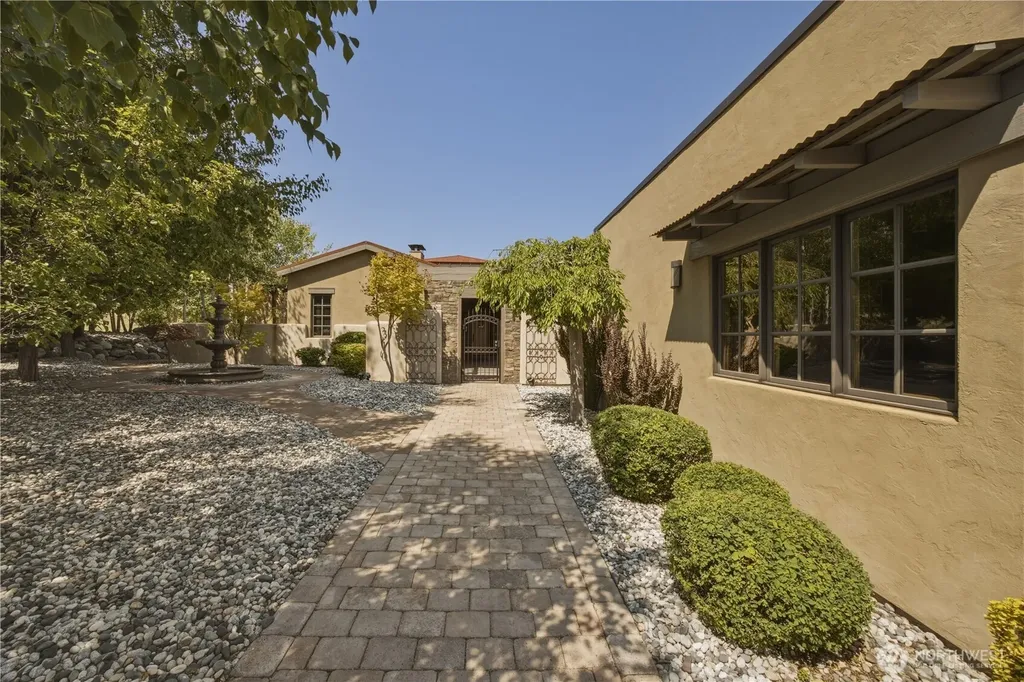 310 Paintbrush Road Chelan WA 98816